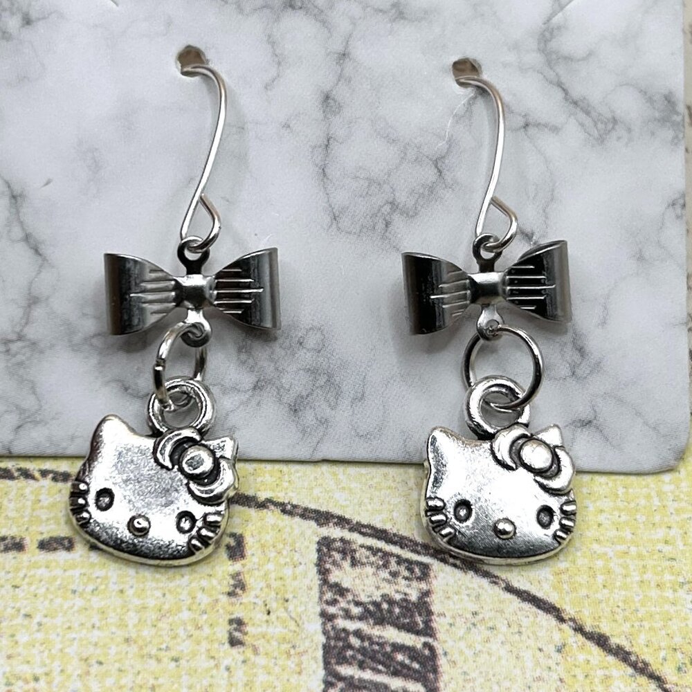 New Hello Kitty Silver Adorable Bow Pierced Long Dangle Drop Earrings